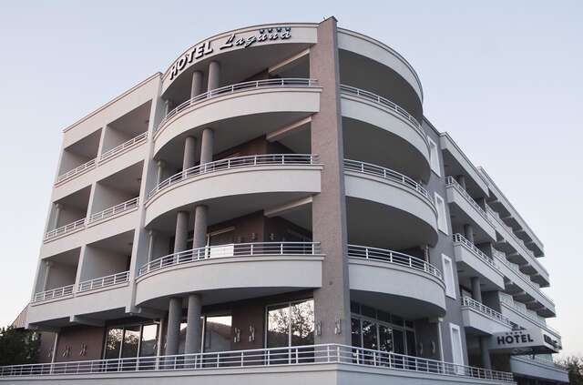 Отель Hotel Laguna Улцинь-33